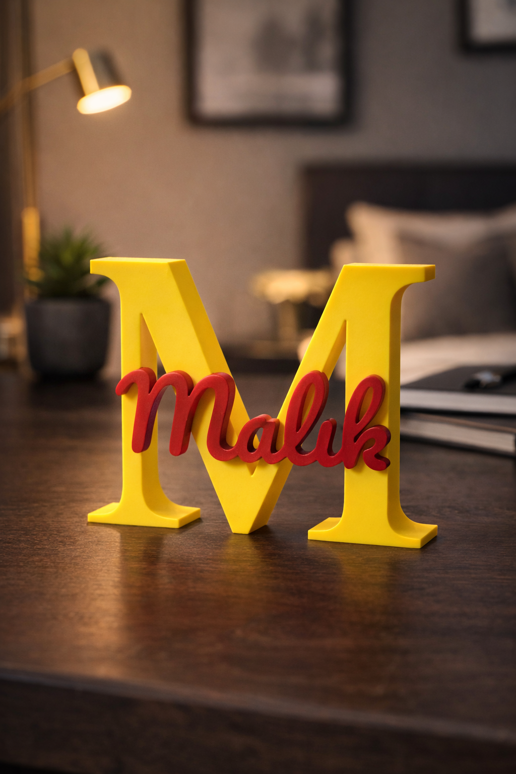 Personalisierte Namensdekoration mit Initiale