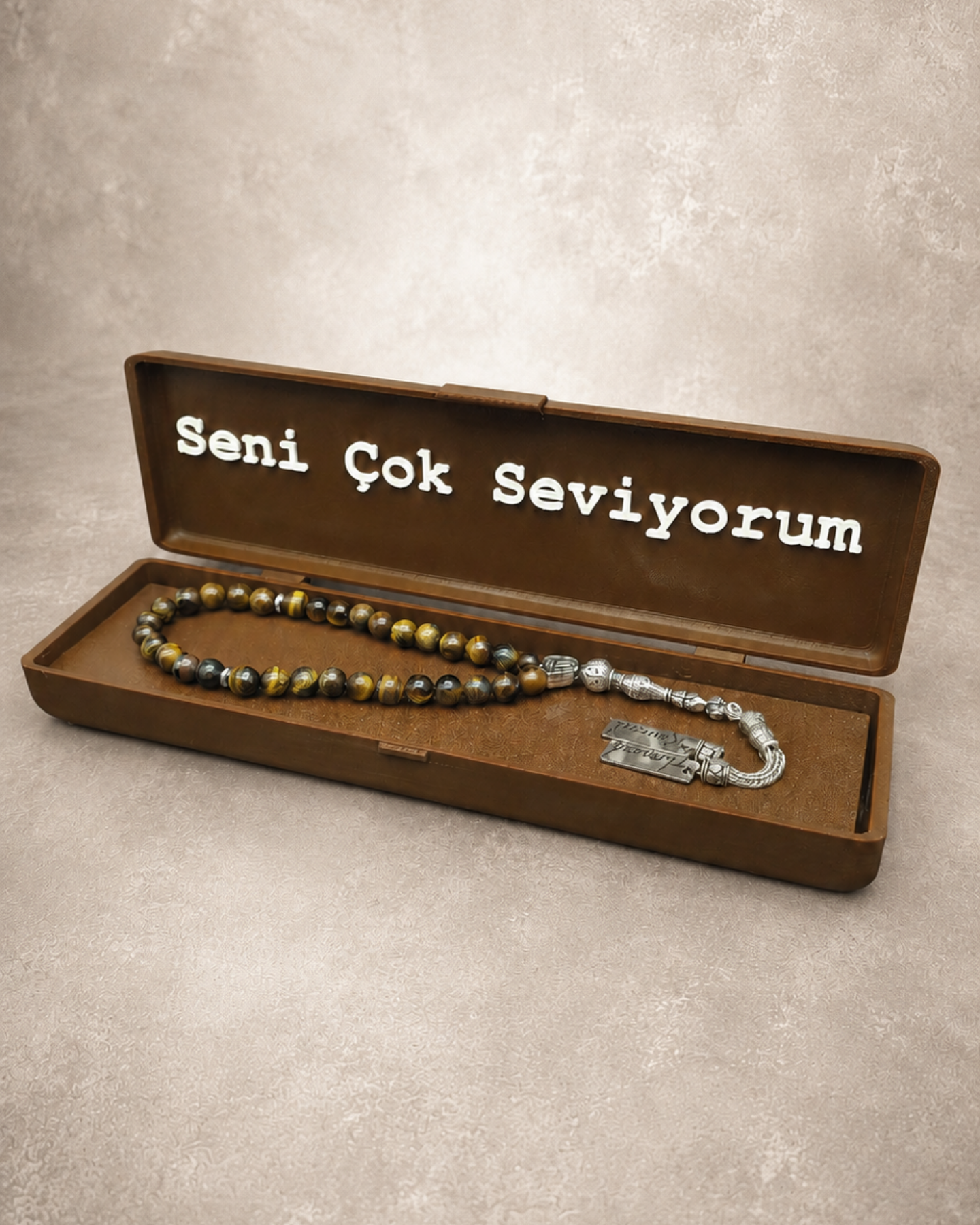 Kutulu doğal taş tesbih