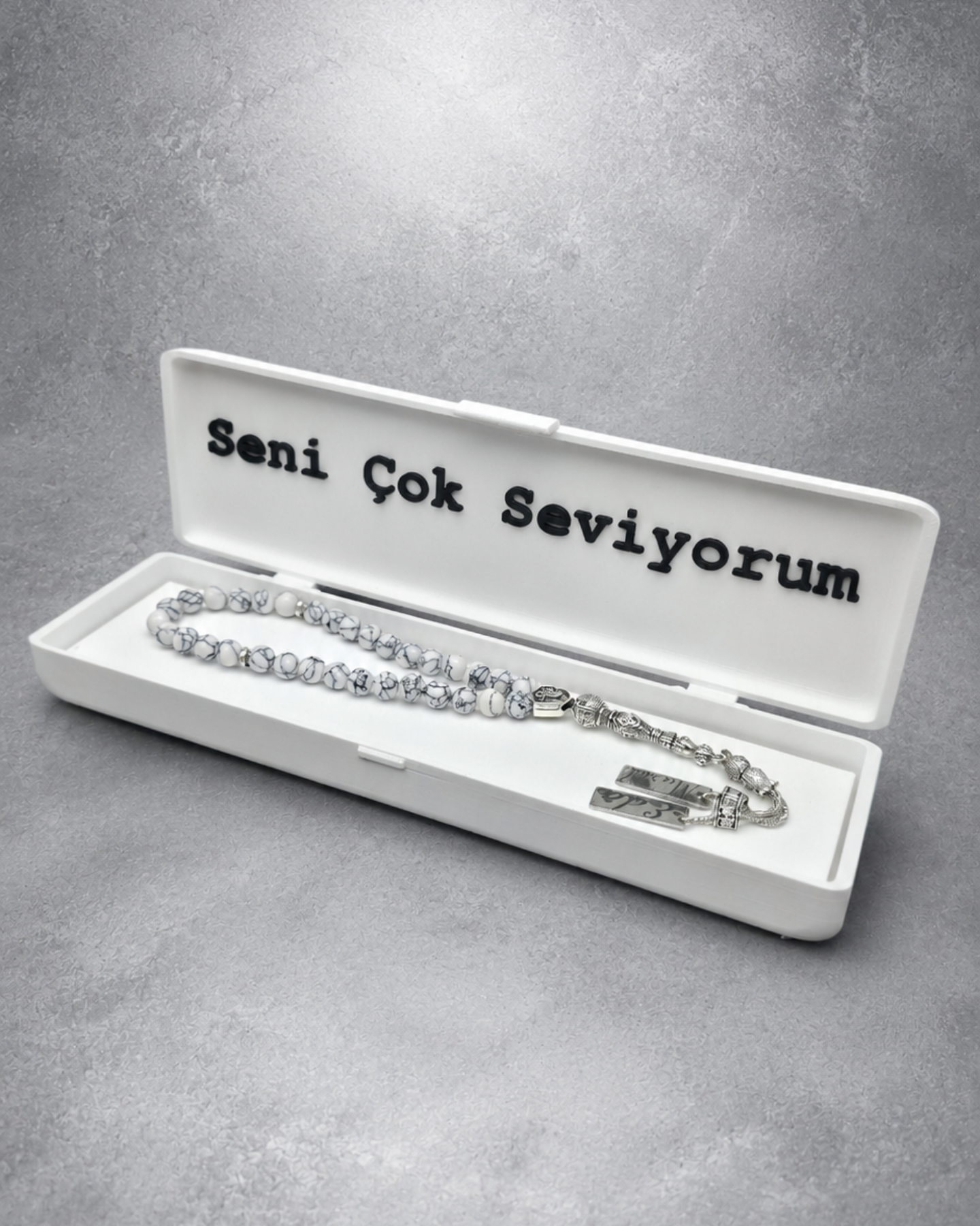 Kutulu doğal taş tesbih