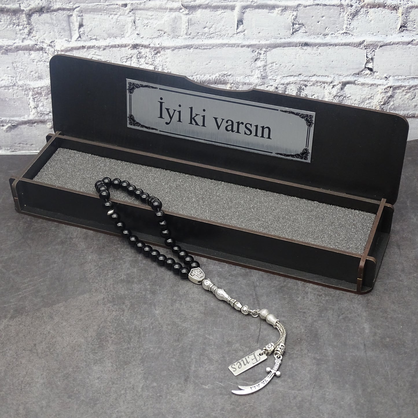 HZ Ali. Zülfikar Tesbih / Gebetskette mit Namen Gravur aus Naturstein mit Box