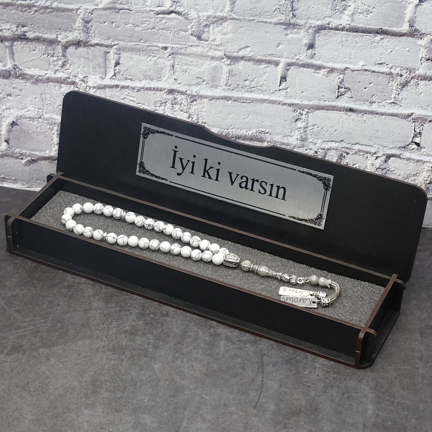 Kutulu doğal taş tesbih